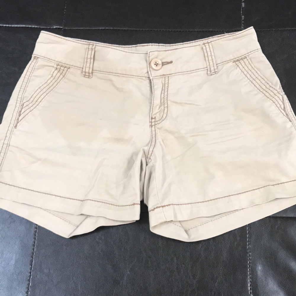 Maurices Shorts!! Size 3/4!! Good condition!!